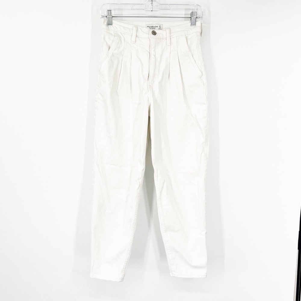 Abercrombie & Fitch The ‘80s Mom Jeans Ultra High Rise Pleated White